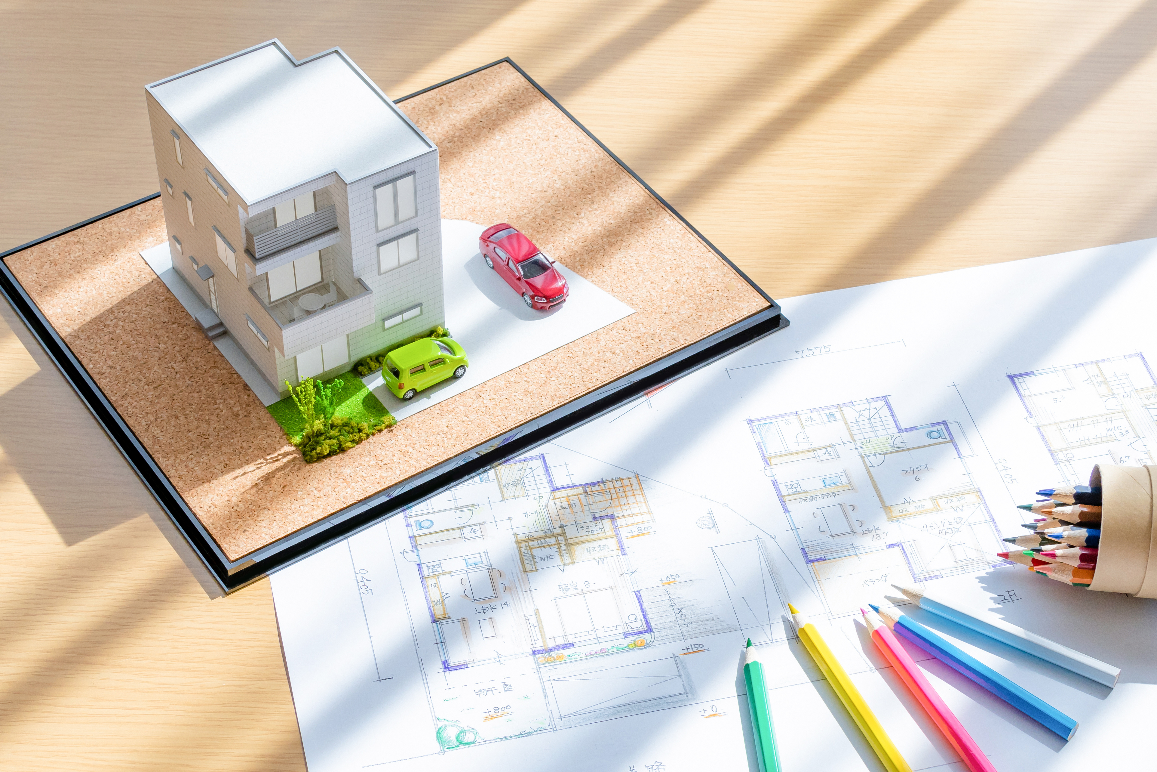 間取り図と家の模型